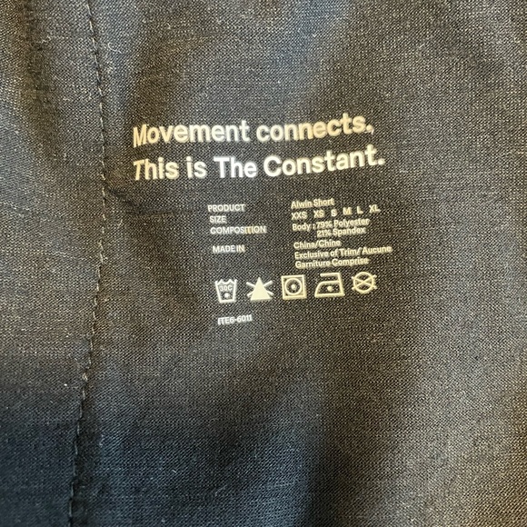 Aritzia Alwin Shorts - size small never worn - Picture 2 of 2